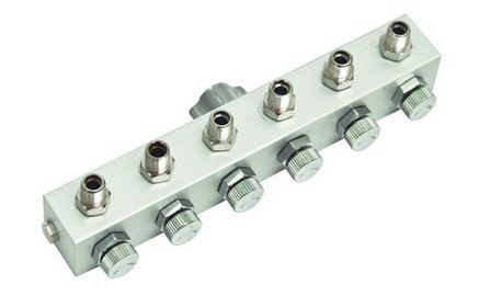 CONECTOR 6 SORTIDES 1/8 AMB REGULADOR D'AIRE